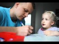 Папа лечит маленькую дочку ;) 