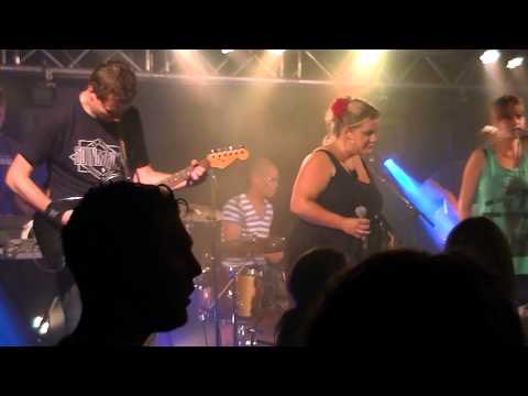 De Roefband en DJ Lennart live  Feesttent in Oudendijk deel 2