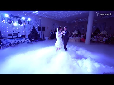 Žemas rūkas pirmajam jaunavedžių šokiui