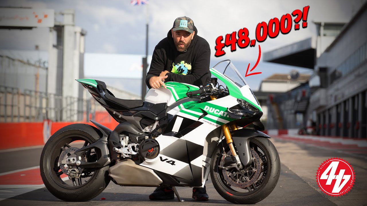 Ducati Panigale V4 Tricolore | Road + Track TEST