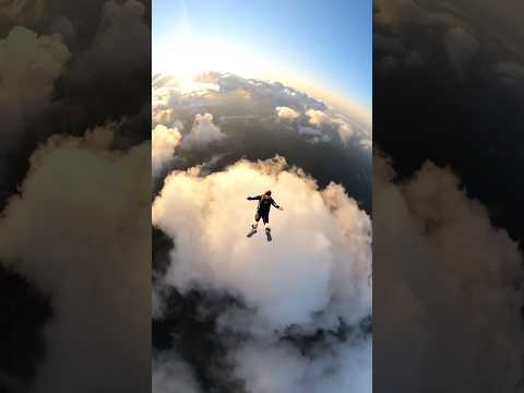 🪂🌧️Enter the cloud in free fall and skydiving🌧️🪂 #skydiving #freefalling #freefly #skydive