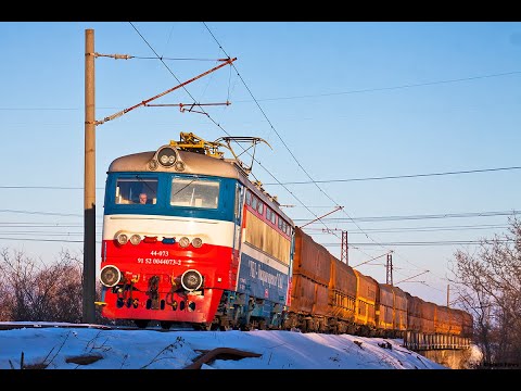 Trainspotting view Bulgaria: 🎥TBD Cargo 44 073 with empty coal train pass station Radomir