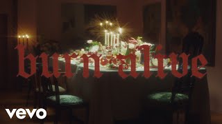 Kadr z teledysku Burn Alive tekst piosenki The Last Dinner Party