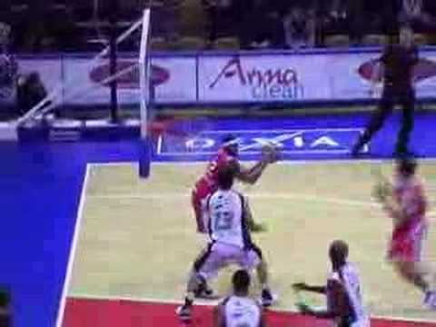 03 26-10-07 Luik-BCO - Ovcina met een mooie actie en score.m