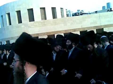 Modzitz-Seret Viznitz wedding pt 4 (Chupa)