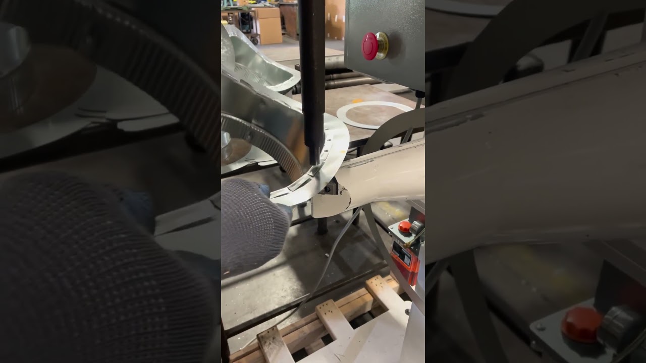 Klinken in plaatmetaalwerkplaatsen