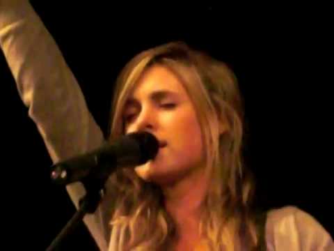 Jessica Price singing