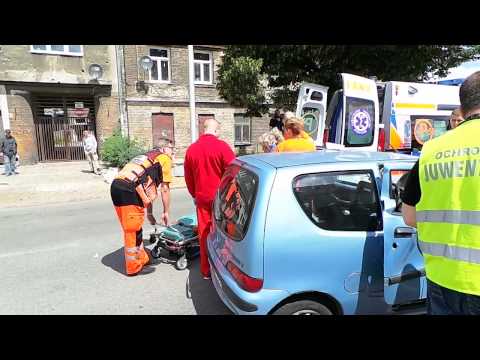 Zderzenie koparki z autem na Zamoyskiego.