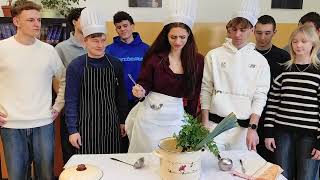 Too many cooks spoil the broth!