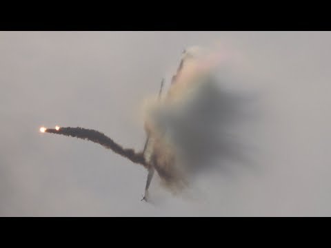 4Kᵁᴴᴰ Finnish F/A-18 Hornet Display with Flares & Great Vapor @ Danish Airshow Aalborg 2018