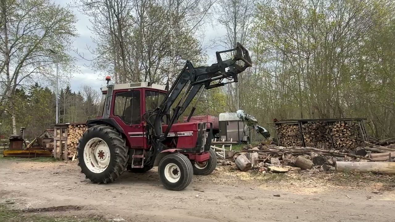 Traktor International 685 XL med lastare | 6981h | 1985