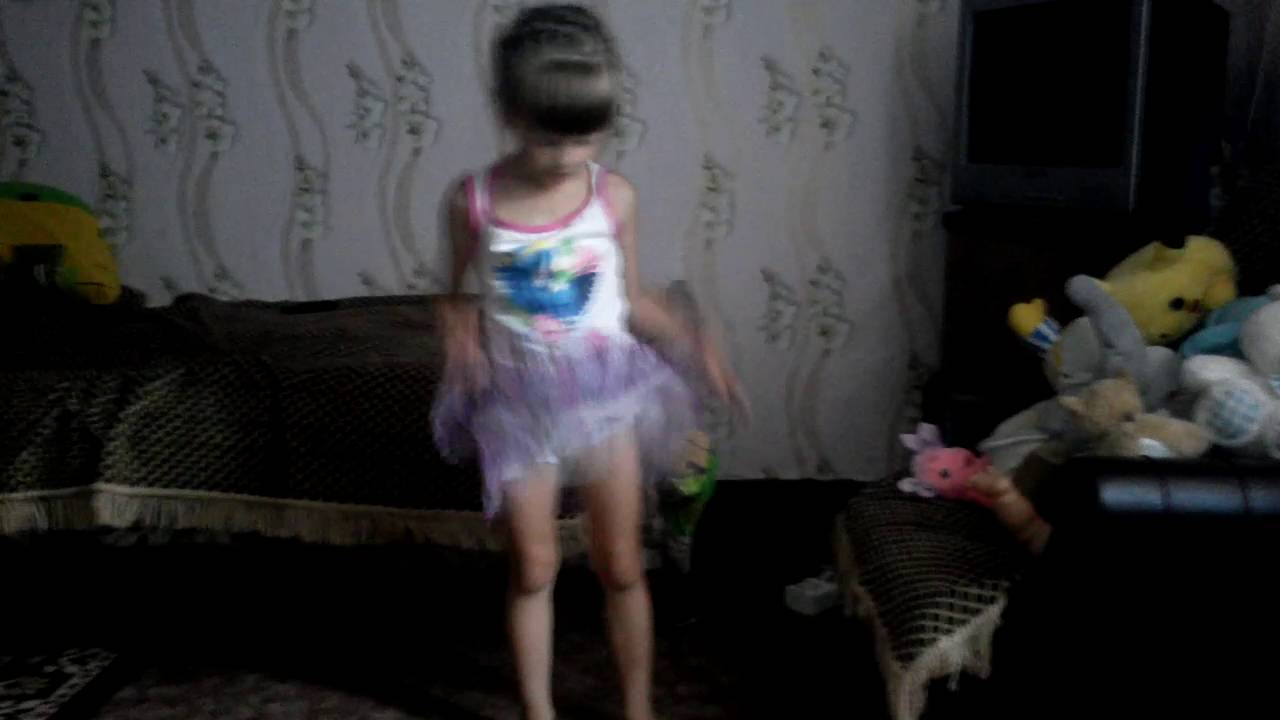 танцующие на веб камеру. жирный школьник в наушниках. тверк молодой девушки. веб камера танец. украинская вебкам модель.