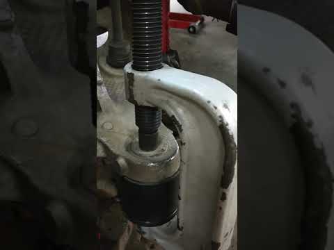 Ryobi P261 1/2 Impact Wrench Ball Joint Press