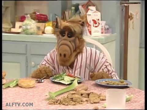 #alf SINGS DOWN BY THE DINNER PLATE Alf, Alf singing Eating