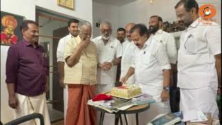 രമേശ് ചെന്നിത്തല കഥാകൃത്ത് ടി പത്മനാഥനെ സന്ദർശിച്ച