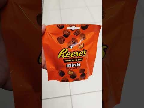 Reese's Minis Peanut Butter Cups 😋 #reeses #shorts #mini #shortsvideo #youtubeshorts #yummy