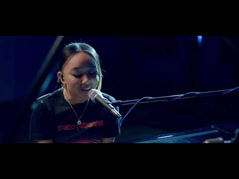 Griff - "Black Hole"のライブセッション映像を公開 (BRITs 2021 Rising Star Session at Abbey Road) - 洋楽