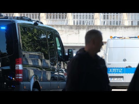 Halle-Anschlag: Prozess gegen Stephan B. beginnt - Solidaritätskundgebung vor Gericht