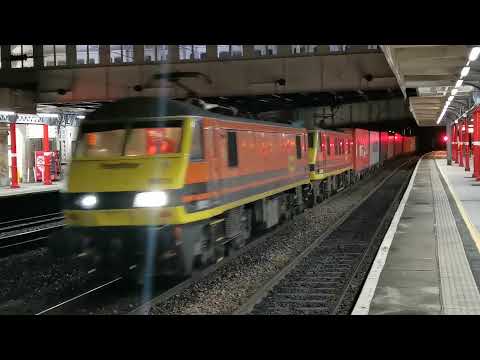 90015/90008 4m11 Coatbridge - Crewe liner, 14th December 2021