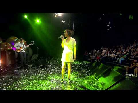 "Por aí", por Bárbara Eugênia no Cultura Livre Especial