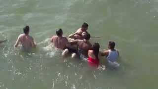 preview picture of video 'Heros pull a drowning man from the water at Fort Myers beach, Sunday, May 25th.'