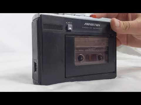 Vintage 1980 Soundesign Portable Cassette Player / Recorder Model