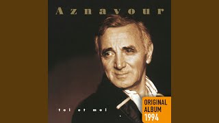 Kadr z teledysku Un Amour En Transit tekst piosenki Charles Aznavour