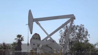 preview picture of video 'Lufkin Mark 2 pumpjack in Santa Fe Springs'