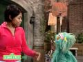 Sesame Street Froggy Jumps