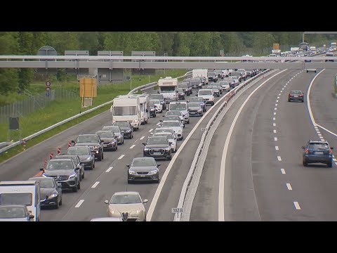 Airolo TI: Rückreisewelle - Mehrere Kilometer Stau am Gotthard
