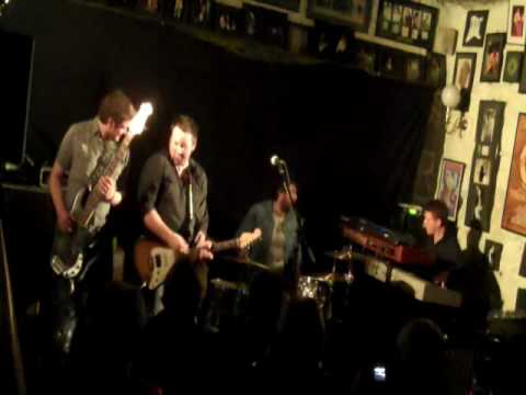 King King (ft. Alan Nimmo) - Gravy Train