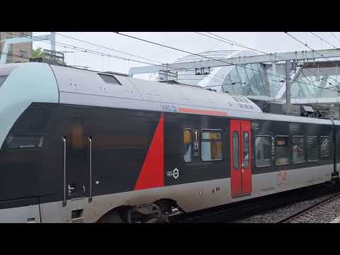 De RE19 vertrekt vanaf Arnhem centraal naar Düsseldorf Hbf