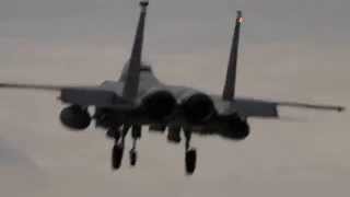 preview picture of video 'McDonnell Douglas F-15 Strike Eagle missed approach'