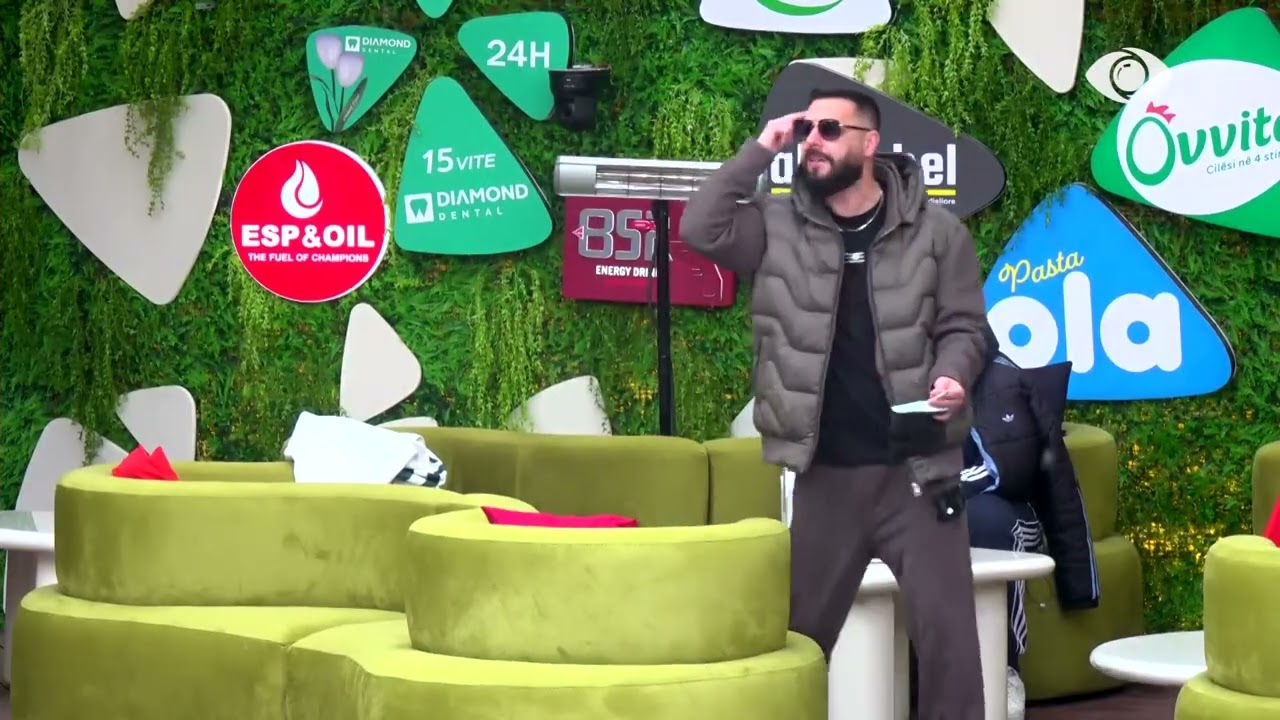 “Ty ti mbyll punët babai jot se ti…”/ Vijon debati mes Mateos dhe Rogertit, banori: Nuk të...