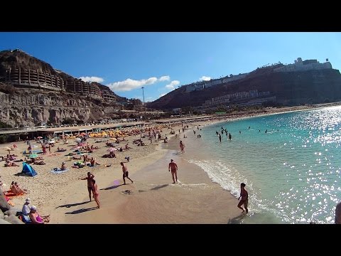 Playa de Amadores - beach walk