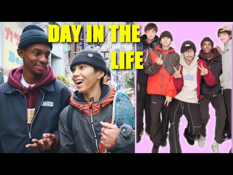 和朋友們在日本的一天。 (DAY WITH A GROUP OF FRIENDS IN JAPAN)