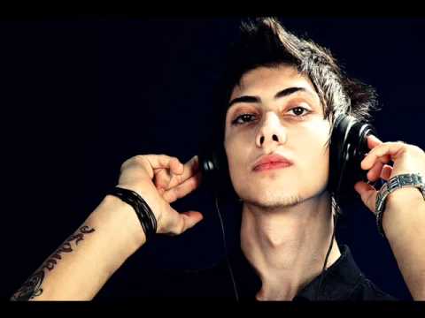 Gurose Feat Erenize - Dikkat