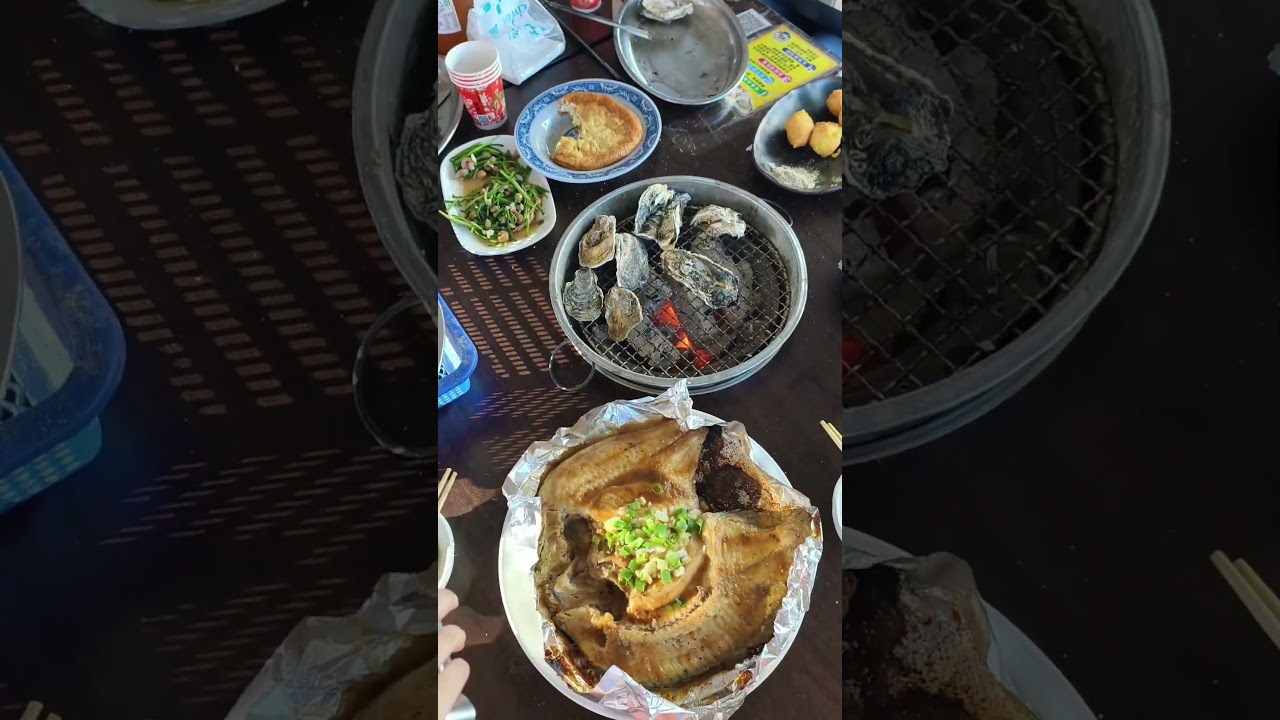 200元烤蚵吃到飽》#東石蚵王，夏天是產季，這時候來吃都蠻肥美大顆的！提供：平日不限時烤蚵吃到飽  假日限時3小時烤蚵吃到飽  假日還有川劇變臉秀