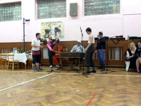 CM muzika Mladý Včelaran - Tepláky (Nightwork)