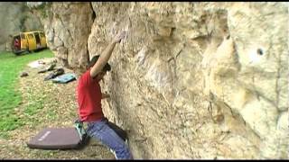 preview picture of video 'boulder: la trav a carsac.bloc en dordogne.'