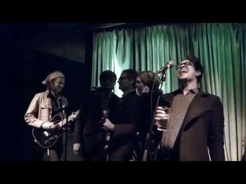 Mike Viola and Everyone Else - Christmas (Baby Please Come Home) (Live 12/20/2022)