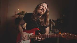 Download lagu This SQUIER Guitar Sounds INCREDIBLE! | D Minor Blues Guitar Improv mp3