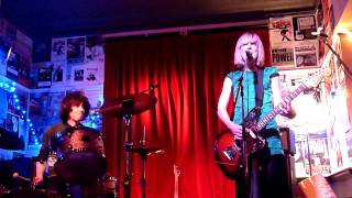 Fuck It - Lovely Eggs - The Donkey - Leicester - 19 May 2011.MTS