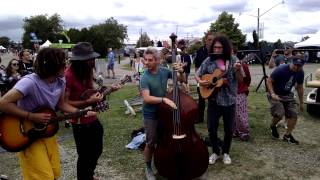 Mike Gordon impromptu bluegrass jam at MagnaBall