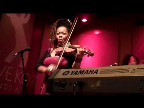 Karen Briggs and Jazz in Pink perform "Little Sunflower" Live at Spaghettinis