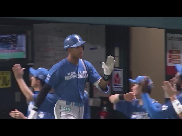 【4回表】すくい上げた打球は左中間へ!! ファイターズ・万波中正の2ランホームラン!!  2024年8月3日 福岡ソフトバンクホークス 対 北海道日本ハムファイターズ