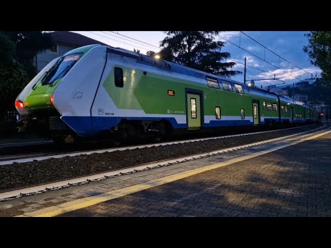 TRENI DEVIATI SULLA LINEA BASSA LENTA GIOVI IN STAZIONE A PONTEDECIMO in 30 minuti di orologio
