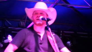 Cody Johnson - Give A Cowboy a Kiss