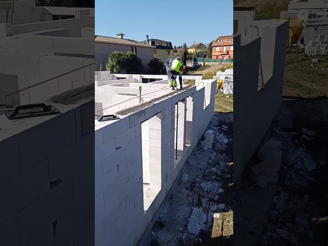 Vídeo relacionado con Cabeeskii 1330 Piezas Ladrillos Clásicos, Ladrillos Básicos Clásicos Compatibles con Todas Las Grandes Marcas,Además, Hay Puertas, Ventanas, Árboles, Farolas, Ruedas, Ojos