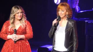 Reba joins Kelly Clarkson  and Sings 3 Holiday Songs 2016 Nashville